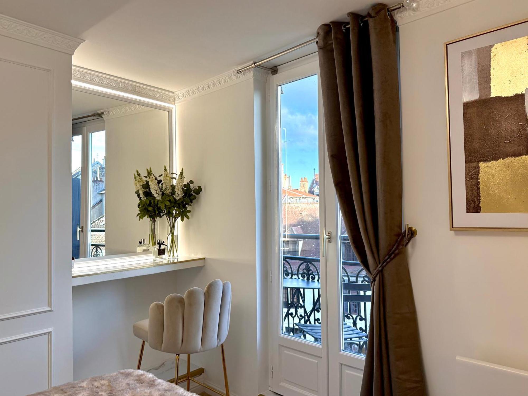 Apartment Auguste Comte - Avec Balcon - Coeur De Dijon